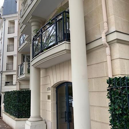 Lieu De Ressourcement A Robinson Apartment Льо Плеси-Робенсон Екстериор снимка