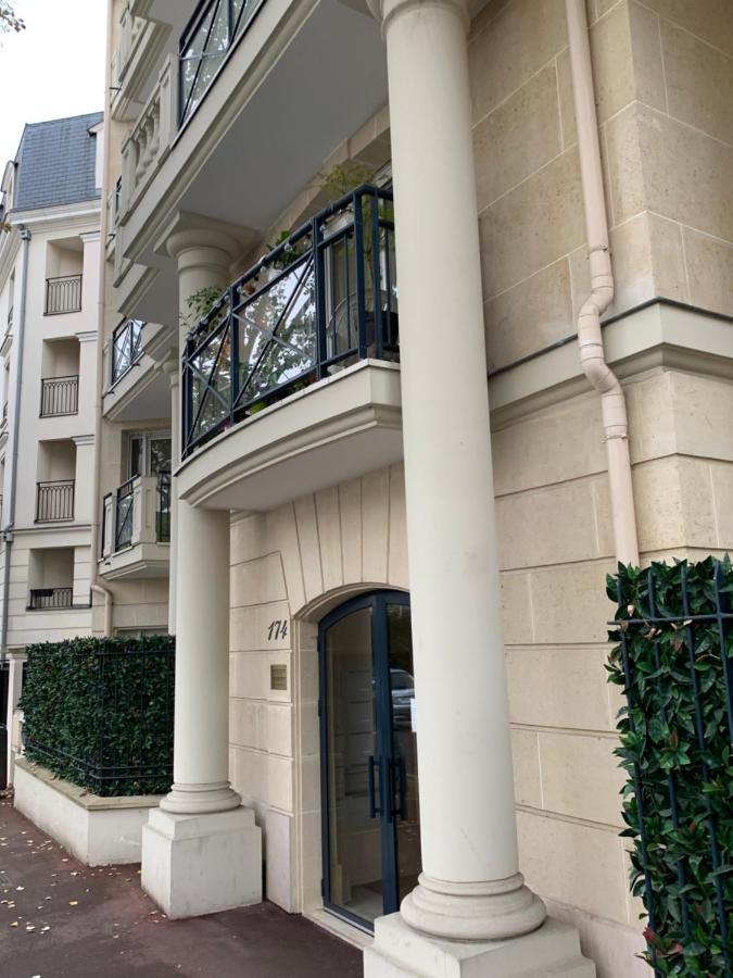 Lieu De Ressourcement A Robinson Apartment Льо Плеси-Робенсон Екстериор снимка